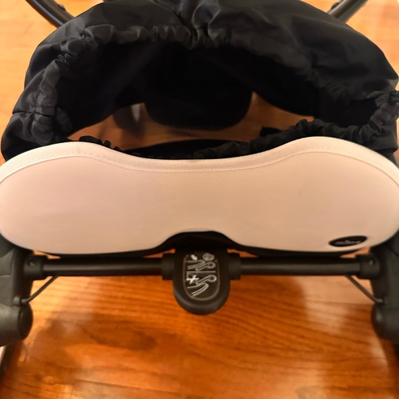 Mima Xari 2 in 1 bassinet and carrier - Picture 3 of 11